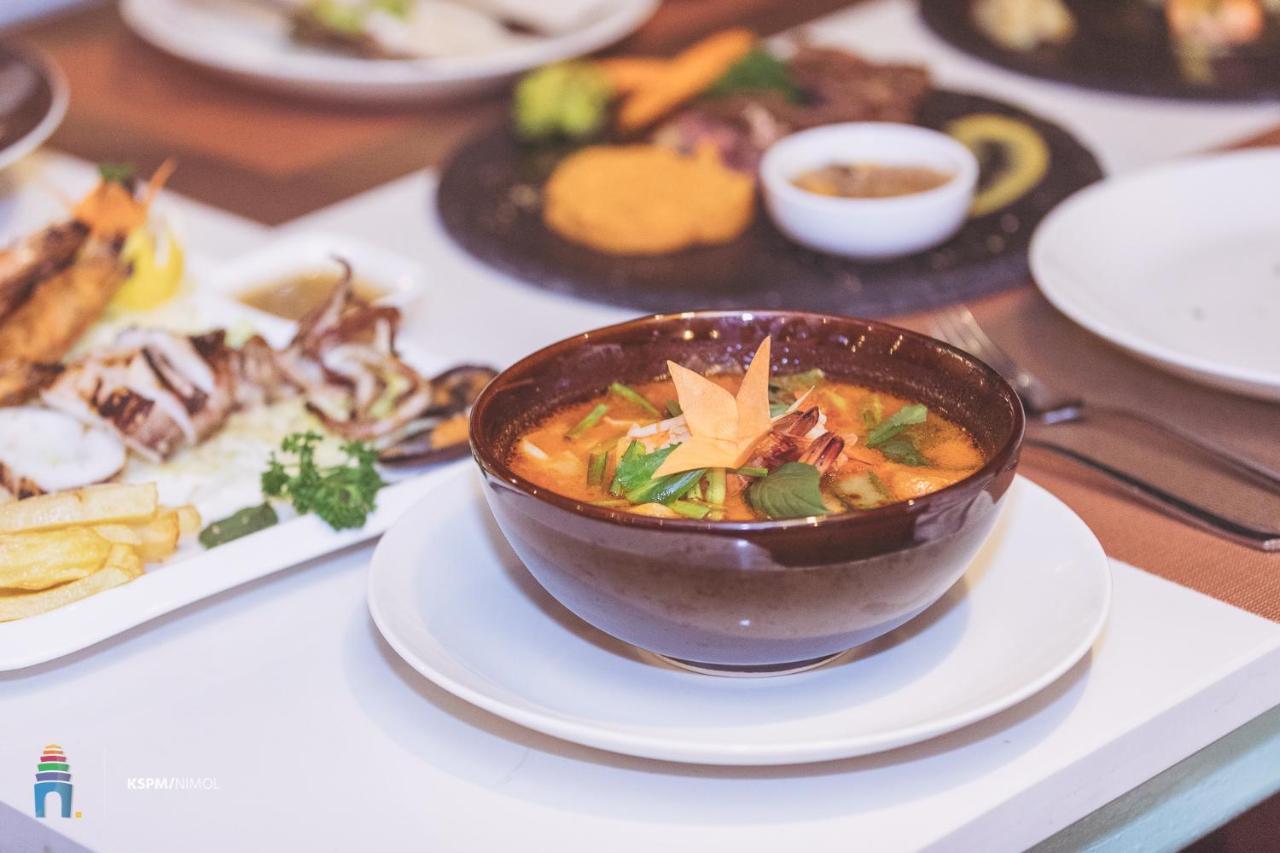 튜브 리조트 코롱 산로엠 외부 사진